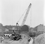 45756 Afbeelding van de aanleg van een kabelkoker onder de toekomstige Daalsetunnel te Utrecht, met rechts op de ...